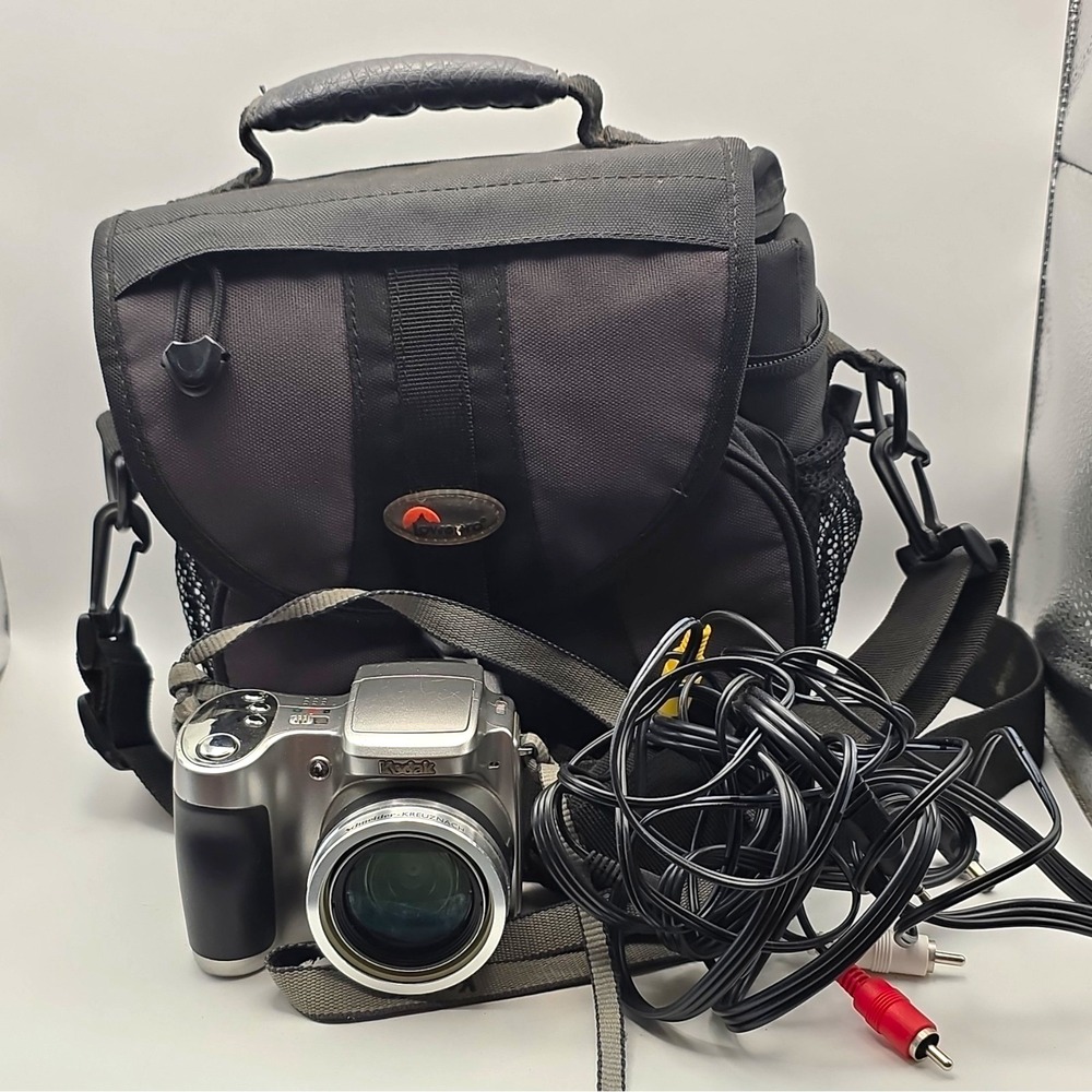Kodak EasyShare Z710 7.1MP Point & Shoot 10x Optical Zoom Silver & Case NOT WRKG